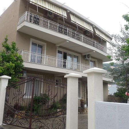 Juriki Apartament فلورا المظهر الخارجي الصورة