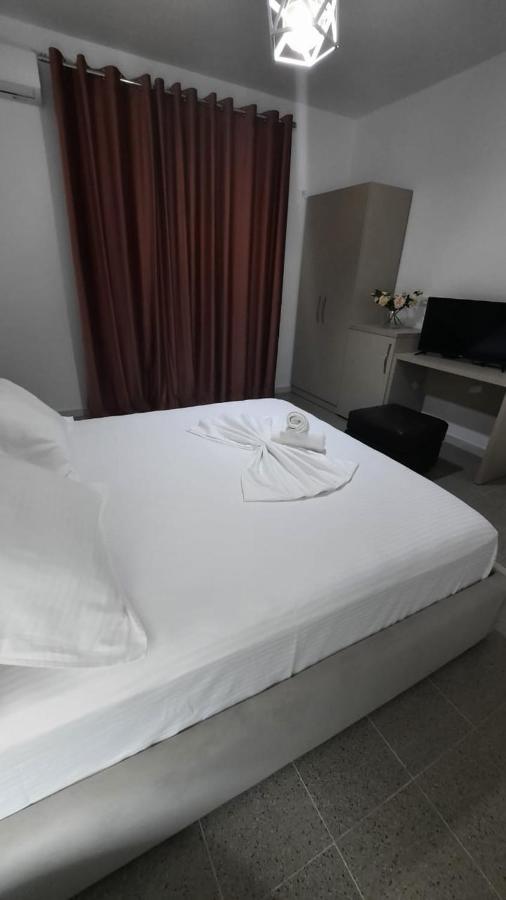 Juriki Apartament فلورا المظهر الخارجي الصورة
