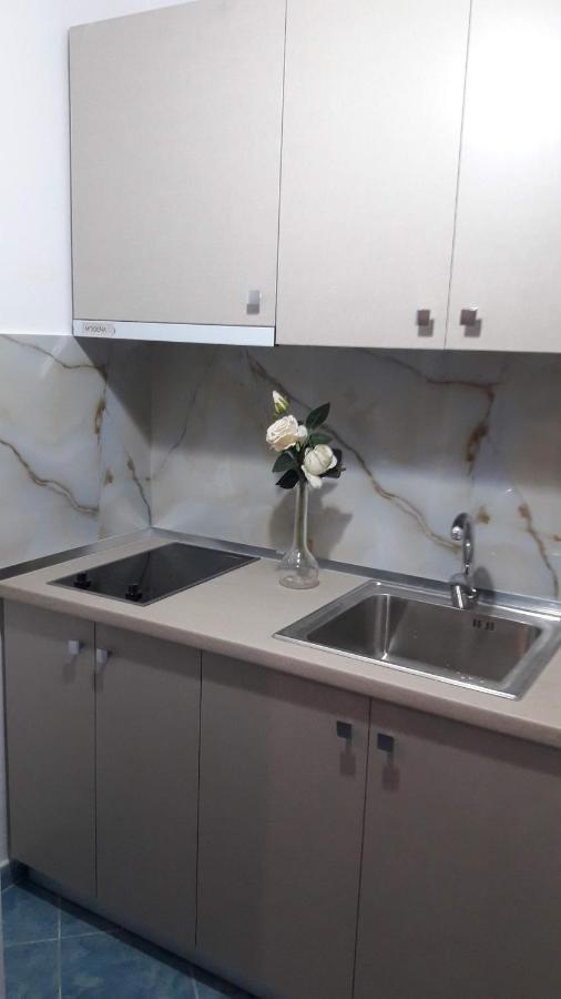 Juriki Apartament فلورا المظهر الخارجي الصورة